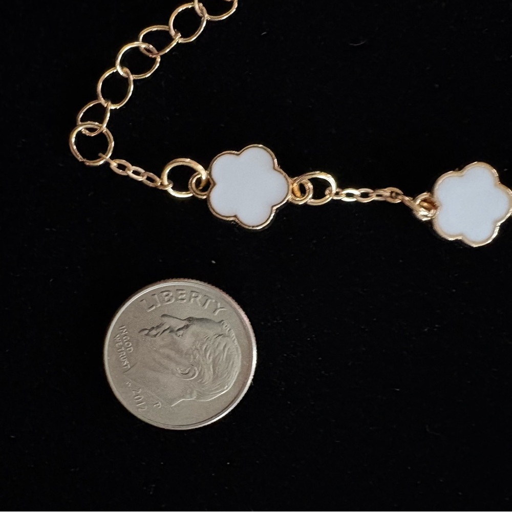Trendy Gold & White Clover Flower Bracelet - Picture 4 of 6